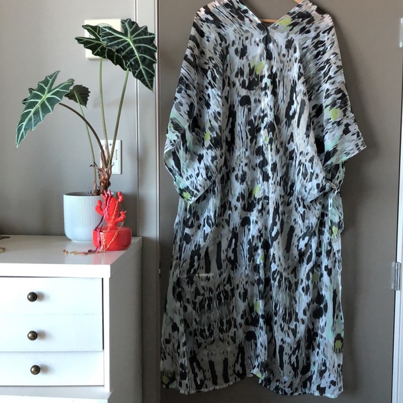 BCBGeneration Shawl - Picture 1 of 3